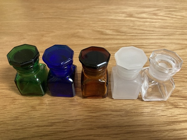 医療用の小瓶