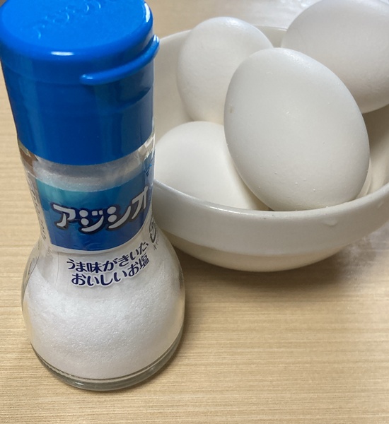 ゆで卵とアジシオ